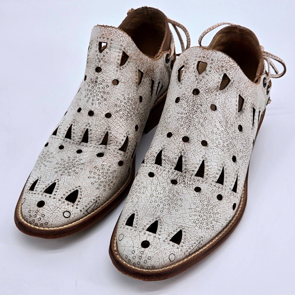 Anthropologie Musse‎ & Cloud 7 Coolise Cracked White Leather Cutout Back Booties